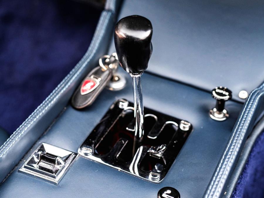 Детали интерьера Lamborghini Miura P400 (3171) 1967 года  (фото 19 из 41)